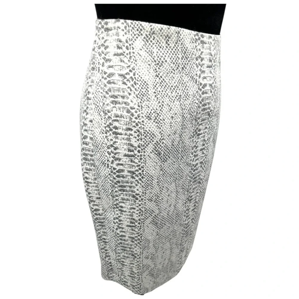 Ann Taylor Womens Straight Pencil Skirt Size 4 White Reptile Print Knit - Picture 4 of 12